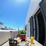 לינה וארוחת בוקר Naxos Petite 3*