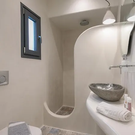 Naxos Petite 3*