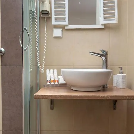 ベッド・アンド・ブレックファスト Naxos Petite 3*