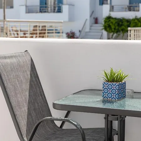 ベッド・アンド・ブレックファスト Naxos Petite 3*