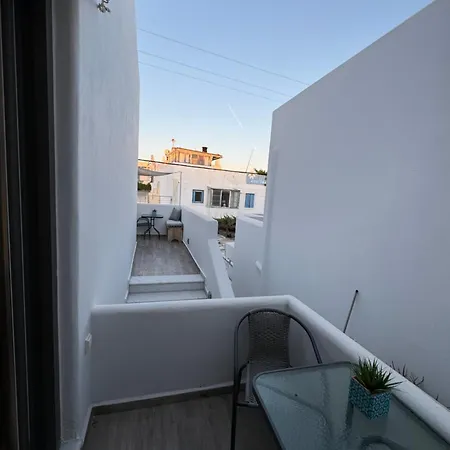 Naxos Petite