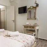Petite Studios 3*