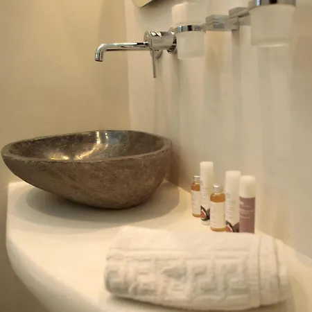 לינה וארוחת בוקר Naxos Petite