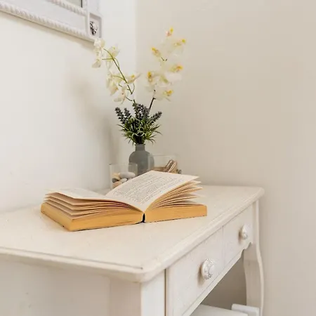 לינה וארוחת בוקר Naxos Petite 3*