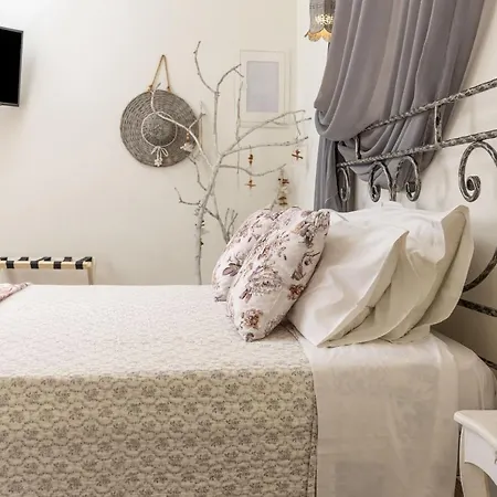 לינה וארוחת בוקר Naxos Petite