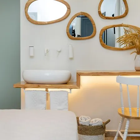 לינה וארוחת בוקר Naxos Petite