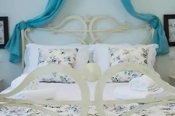 Naxos Petite