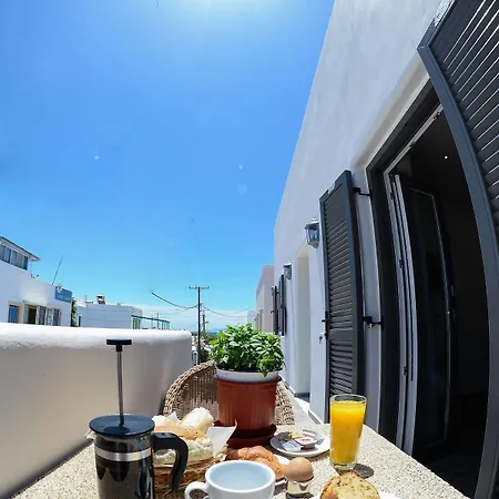 לינה וארוחת בוקר Naxos Petite 3*